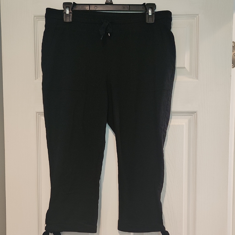 Saint John's Bay Active Black Cropped Joggers Sweatpants